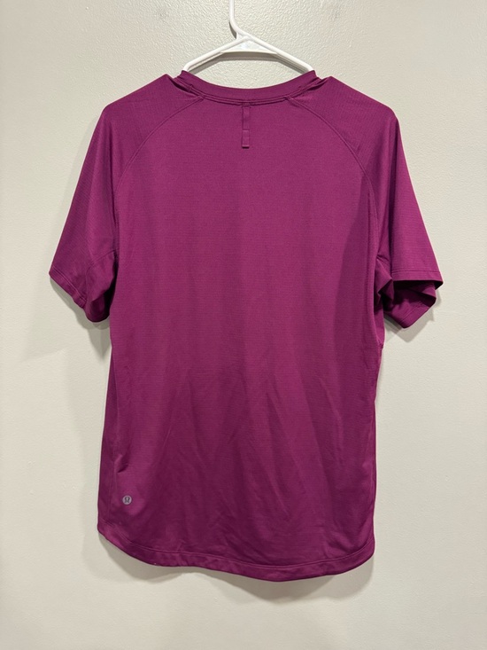 Lululemon License To Train Short Sleeve Shirt in Achilles Grape Size Medium - Picture 2 of 5